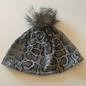 Obeymeyer animal print with pom-pom